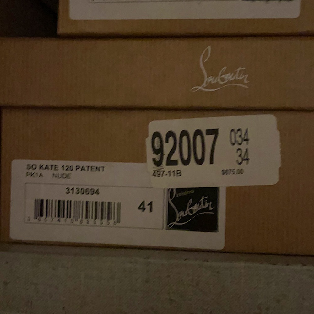 Christian Louboutin So Kate size 41 in Nude